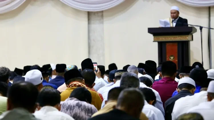 Indonesians in Malaysia Gather for Eid al-Adha Prayers at Embassy
