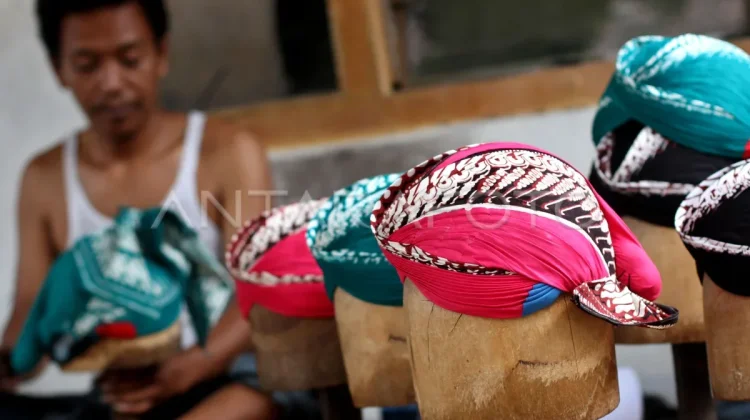 A Lifetime of Craft: Sosro Warsito’ and His Wife's Blangkon Journey