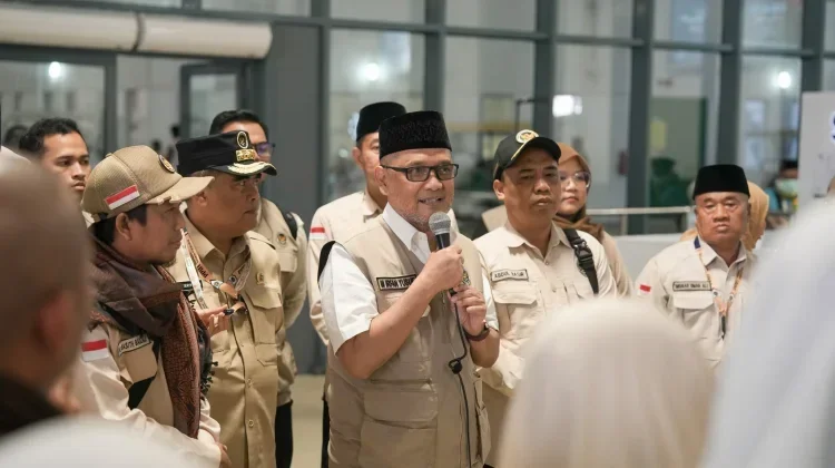 Indonesia’s First Hajj Pilgrims Begin Journey Home