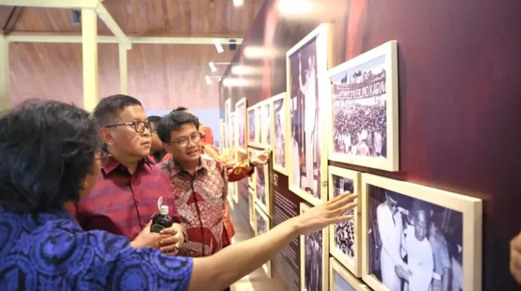 Bung Karno's Photos Exhibited at Lebak’s Iconic Multatuli Grounds