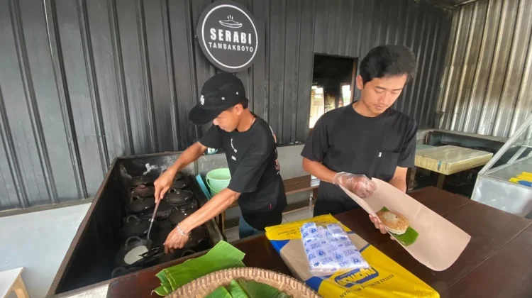 Legendary Tambakboyo Grated Coconut Serabi Makes a Comeback in Batang