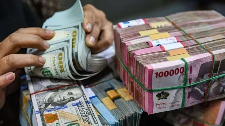 Mengapa Rupiah Menembus Rp18.000 per Dolar?