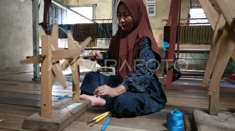West Kalimantan Promotes Traditional Textiles to Become a Modern Lifestyle