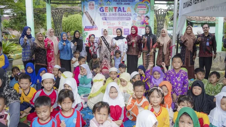 Jambi City Bets on Storytelling and Fish to Raise Smarter, Stunting-Free Children
