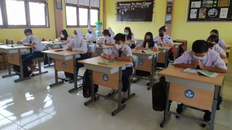 Singkawang Teachers Rally to Save Sambas Malay from Fading Out of the Classroom