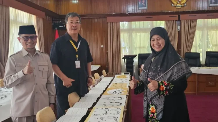 100-Meter Chinese Muslim Calligraphy Exhibited in Bukittinggi