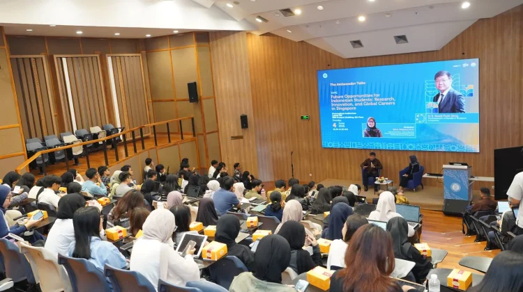 Singapore’s Ambassador Encourages ITB Students to Seize Global Opportunities