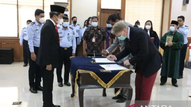 700 Dual Nationals Apply for Indonesian Citizenship, Minister Says
