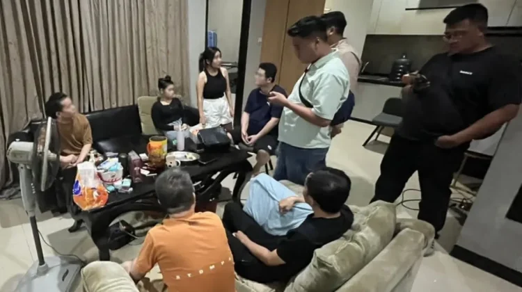 Semarang Immigration Arrests Four Chinese Nationals in Online Scam Case