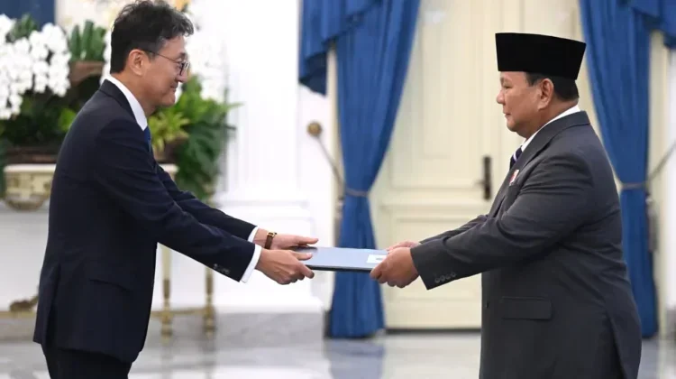 President Prabowo Receives Credentials from Nine Ambassadors at Merdeka Palace