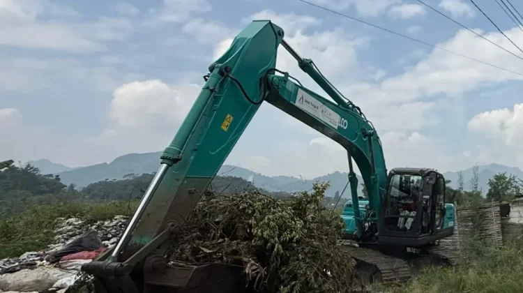 Bandung Proposes Excavators to Speed Up Citarum Sediment Removal