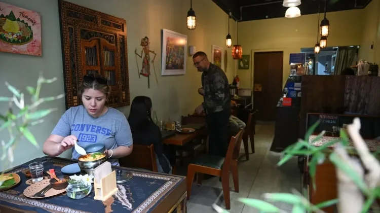 Indonesian Restaurant Wins Global Fans in Mexico City