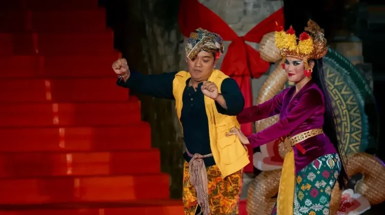 Classic Balinese Dance Resists Modern Influx at Bali Arts Festival