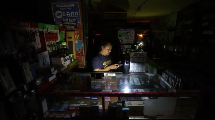 PLN CEO Reports Java Power Recovery to President Prabowo