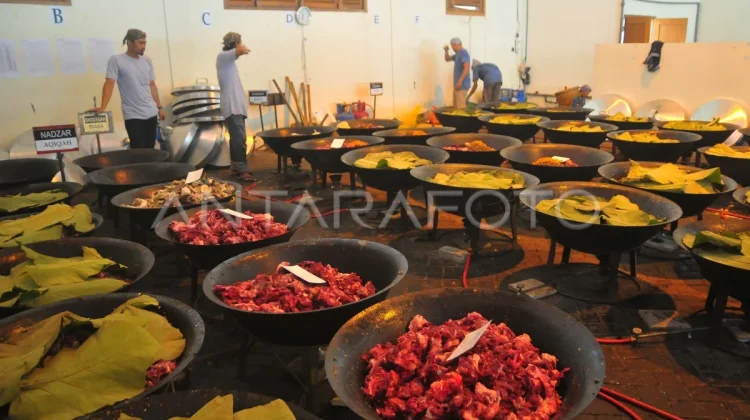 Kudus Buka Luwur Tradition Distributes 34,000 Rice Packs in Ritual