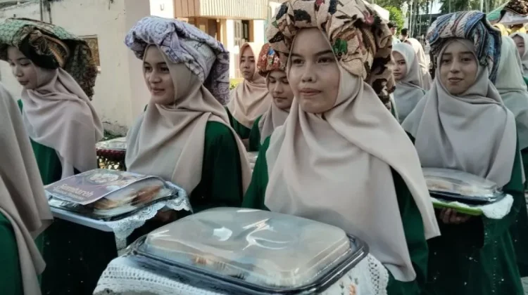 Pariaman Youth Revive Rare Serabi to In-Laws Tradition