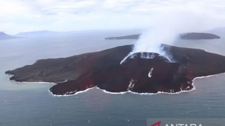 Anak Krakatau Alert Raised to Level III Amid Rising Magma
