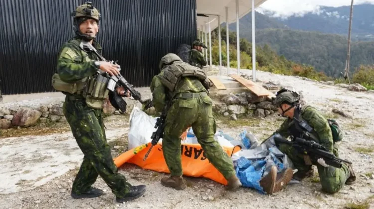Indonesian Military Hands Over Body of American Pilot Killed in Papua