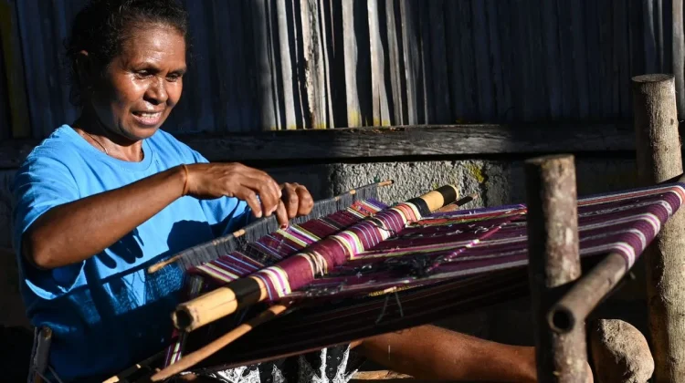 Govt Accelerates Region-Based Industrialization by Strengthening SMEs