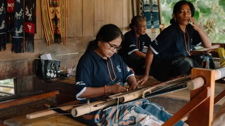 Sumba Weaving Heritage Goes to Indonesia-Singapore Orchid Extravaganza