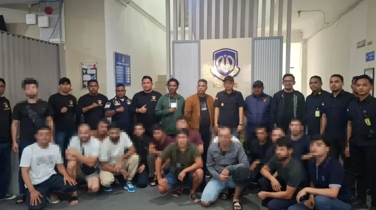 Stranded Uzbek Nationals in Alor Transferred to Kupang Immigration