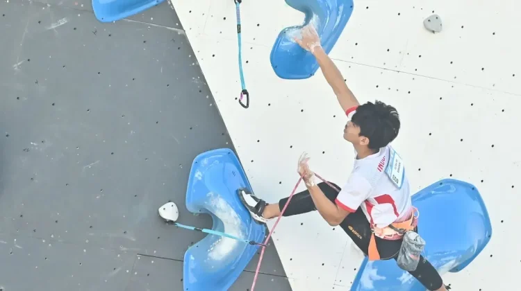 Putra Tri Advances to Men's Lead Semifinals at Chamonix World Climbing Series