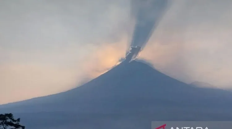 Mount Semeru Records Eight Eruptions