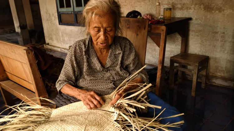 Traditional Handicrafts in DIY Urged to Rise Against Modern Challenges