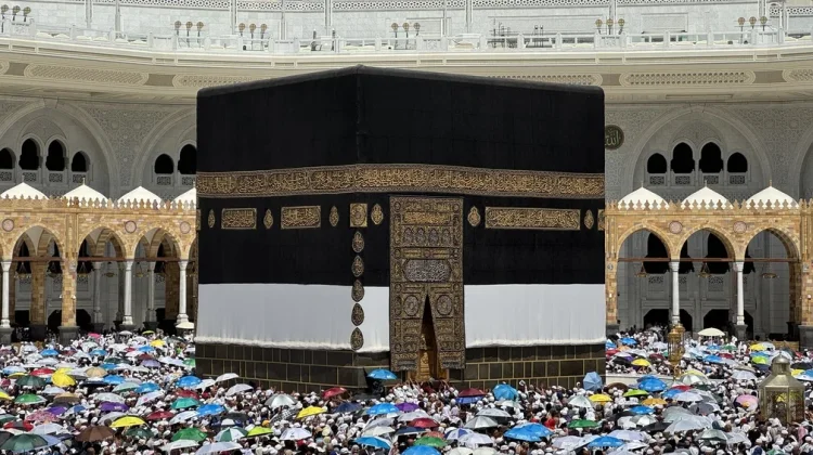 Indonesia Approves IDR 4 Trillion Hajj Down Payment, Stresses Better Services