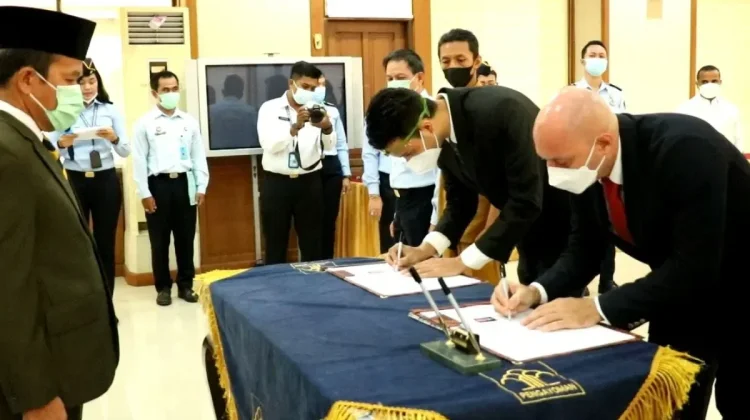 Indonesia Raises Citizenship Fees for Better Public Service