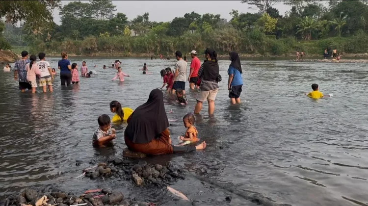 Drought Revives Cisadane River Tradition in South Tangerang