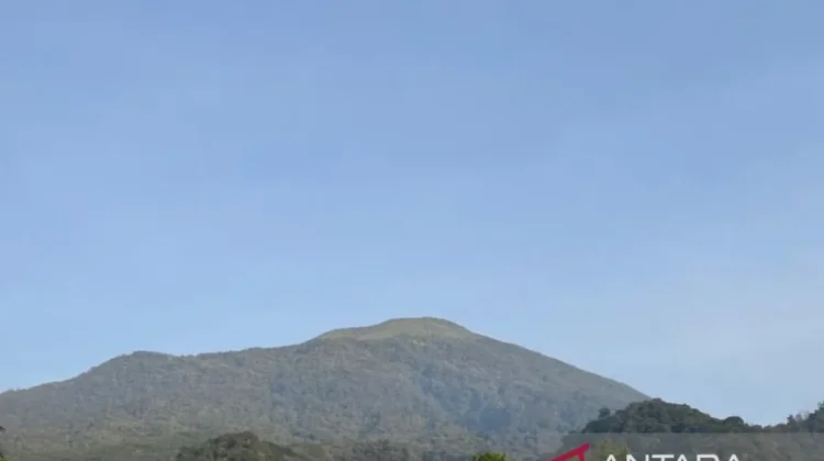 Mount Ciremai National Park Bans Hikers from Active Crater Zone