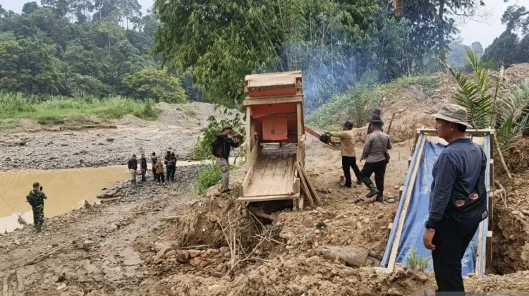 Indonesia Cracks Down on Illegal Gold Mining in North Sulawesi Forest