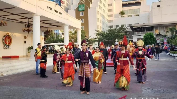 North Sumatra Diaspora Showcases Cultural Diversity at Malioboro Parade