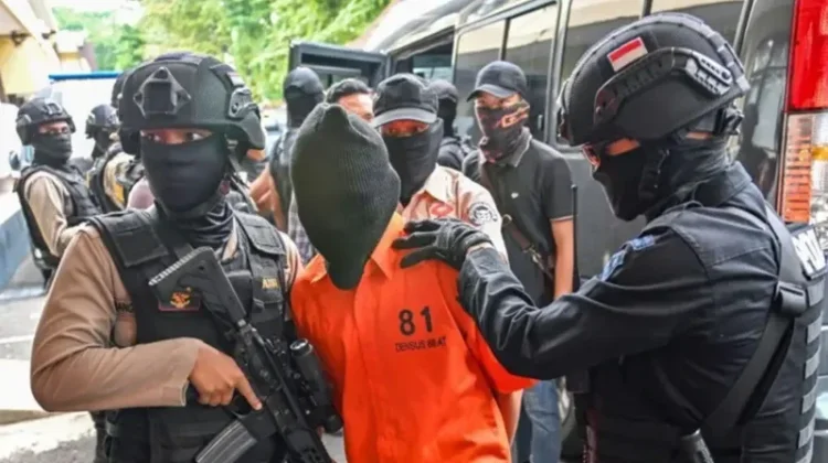 Menkomdigi Highlights Deceptive Radicalization Methods