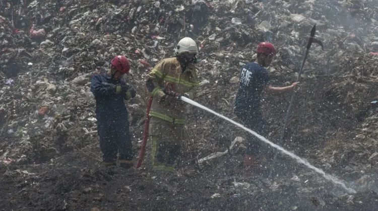 Landfill Fire in Klaten Affects 1,485 Residents with Thick Smoke