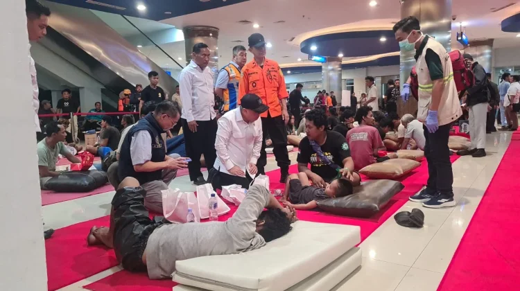 62 Survivors of KM Mutiara Sentosa II Await Evacuation from Masalembu