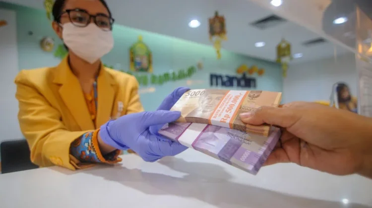Bank Liquidity Declines as Credit Growth Outpaces Fund Collection