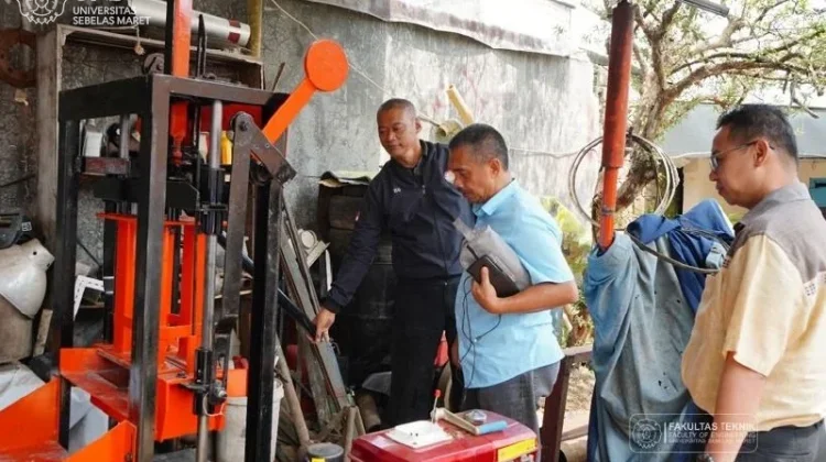UNS–UKM Collaboration Brings Waste Management Innovation to Local Communities