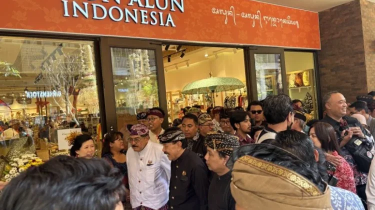 Balinese Script at Kura Kura SEZ Mall Promotes Cultural Heritage