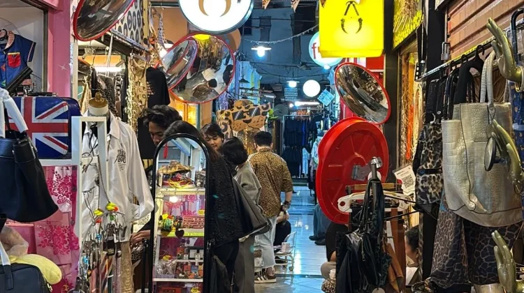 Traditional Markets Thrive as Creative Lifestyle Destinations for Young People