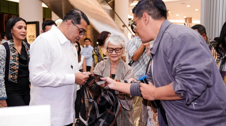 Indonesia Bridges Tradition and Modernity Through Woven Textiles