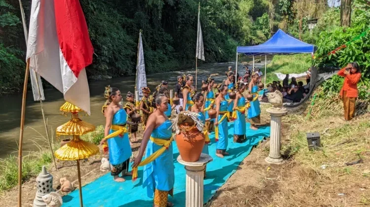Malang Preserves Brantas River via Hatur Tirta Amerta Ritual