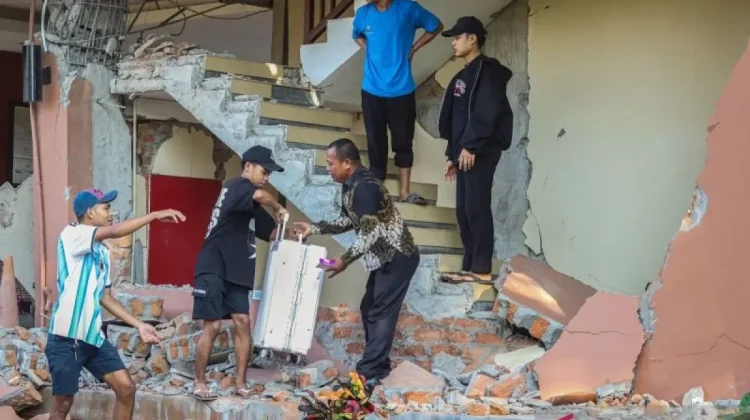 M7.7 NTT Earthquake Kills 14 and Triggers Mass Evacuations