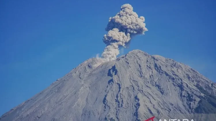 Mount Ibu, Lewotobi Laki-laki and Semeru Erupt in One Night