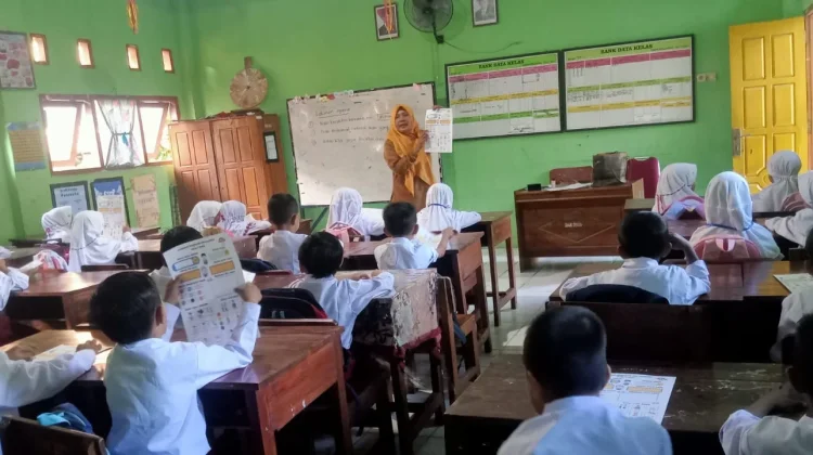 Indonesia Reviews 2027 Education Budget with Emphasis on Teacher Quality