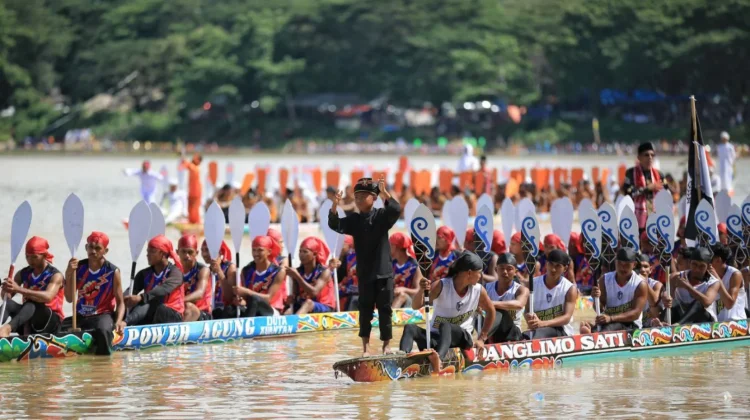 Hundreds Longboats Race in 2026 Pacu Jalur Festival