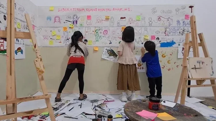 Magelang Youth Showcase Art at Ruang Khayal Anak