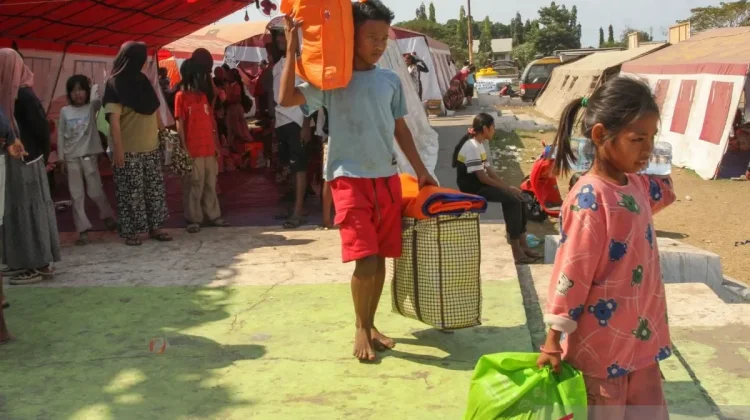 BNPB Facilitates Fifth-Phase Return of 725 NTT Earthquake Evacuees