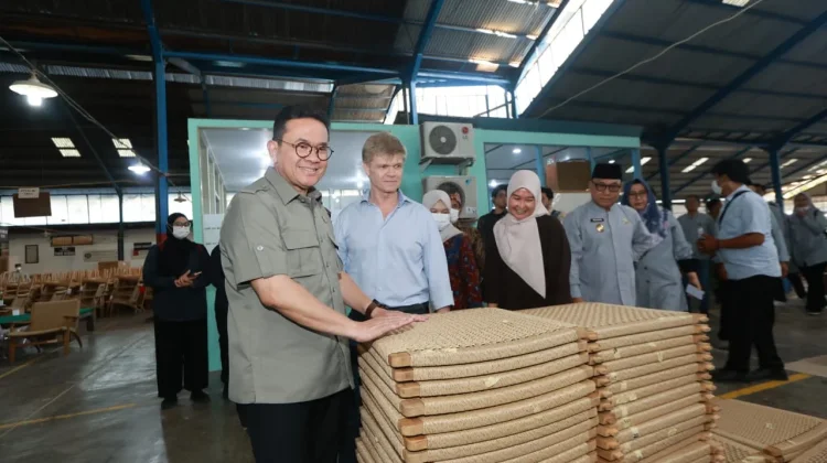 Banyuwangi Teak Furniture Expands Global Export Markets